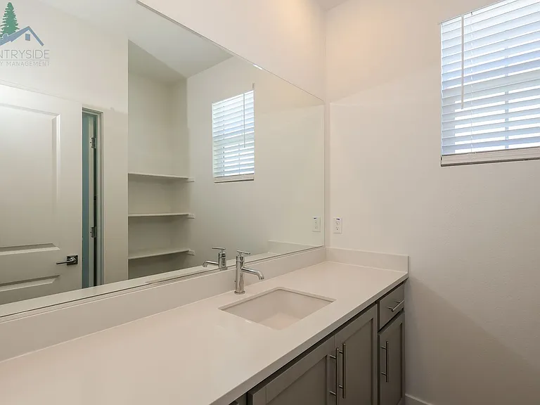 2824 Wrangell St — Photo 16