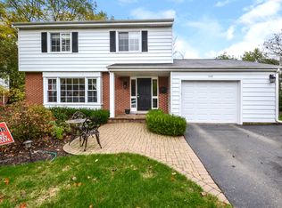 1143 Laurel Ave, Deerfield, IL 60015