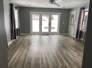 93 Falmouth Rd, Falmouth, ME 04105