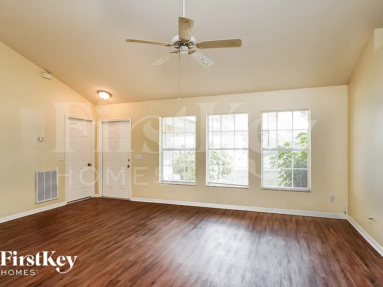 9096 Frank Rd — Photo 3