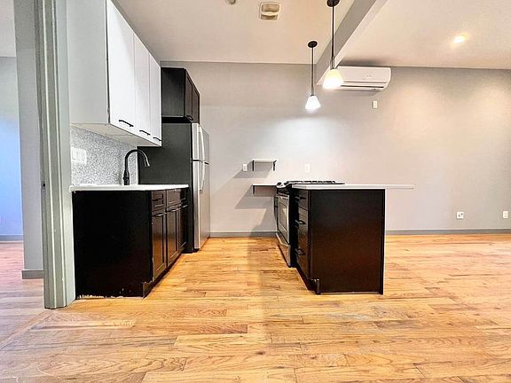 4th image of 1101 Halsey St #3R