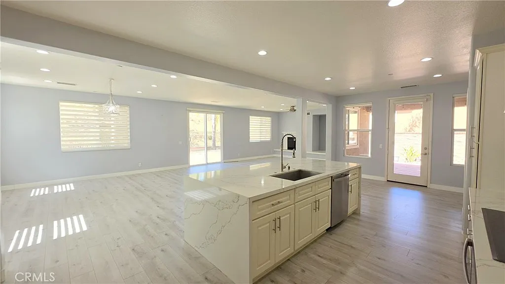 5 bed, 4.5 bath, 3618 sqft, $4,995 — Photo 3
