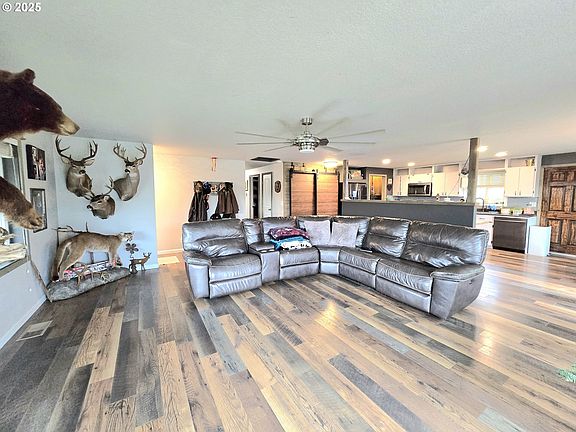 5th image of 1880 Fairhill Dr
