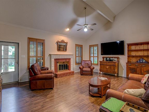5th image of 21115 Simi Valley Dr