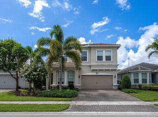 4658 Greenway Dr, Hollywood, FL 33021