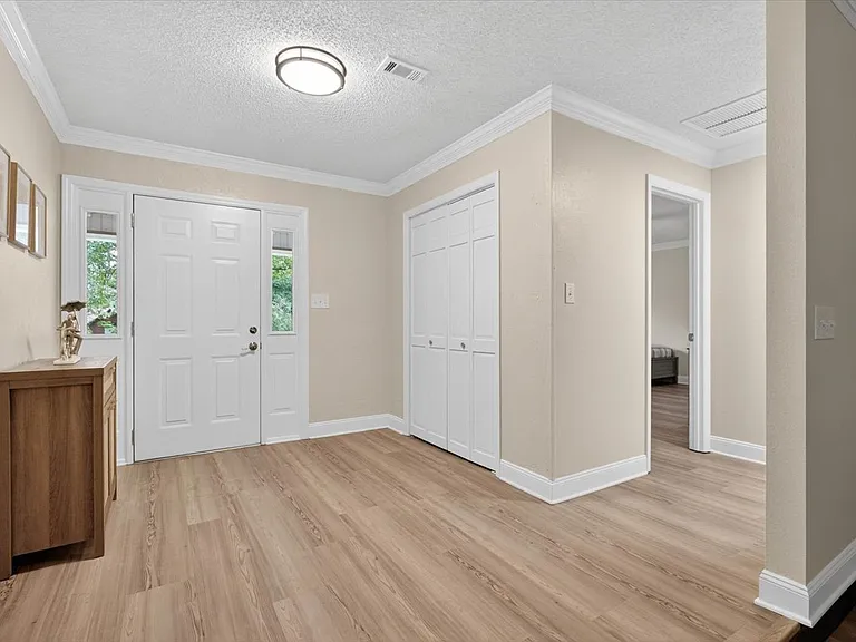 3520 Clifden Dr — Photo 5