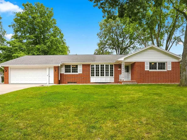 2428 Willow Ln, Cedar Falls, IA 50613