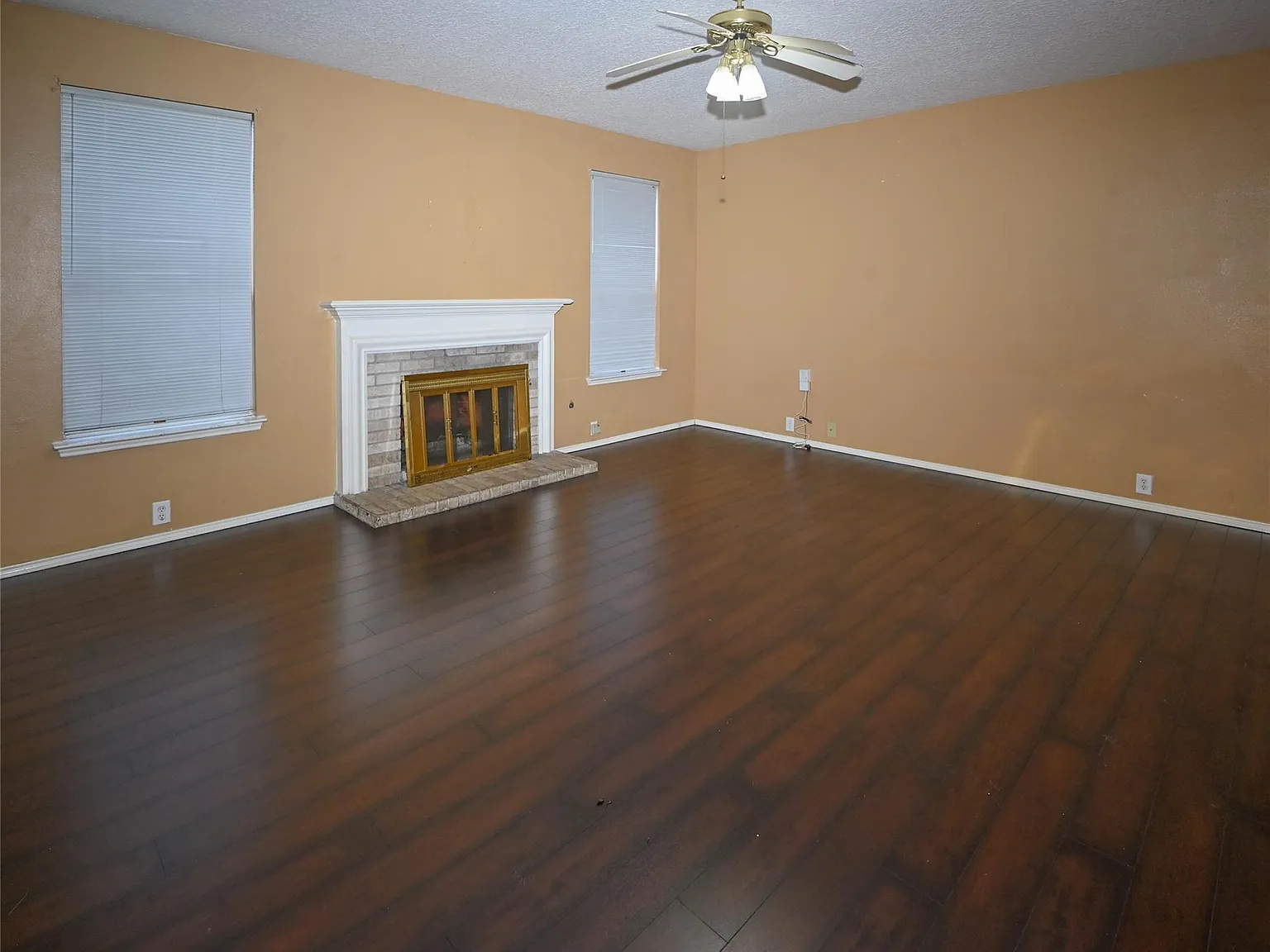 4 bed, 2.5 bath, 2450 sqft, $2,250 — Photo 3