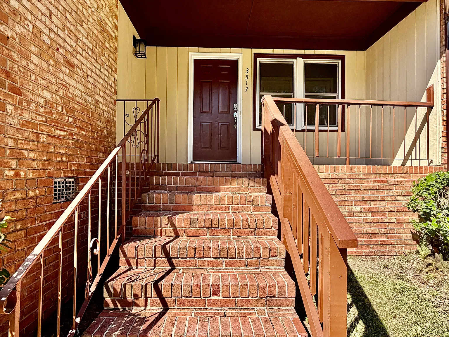 3 bed, 1579 sqft, $2,300 — Photo 2