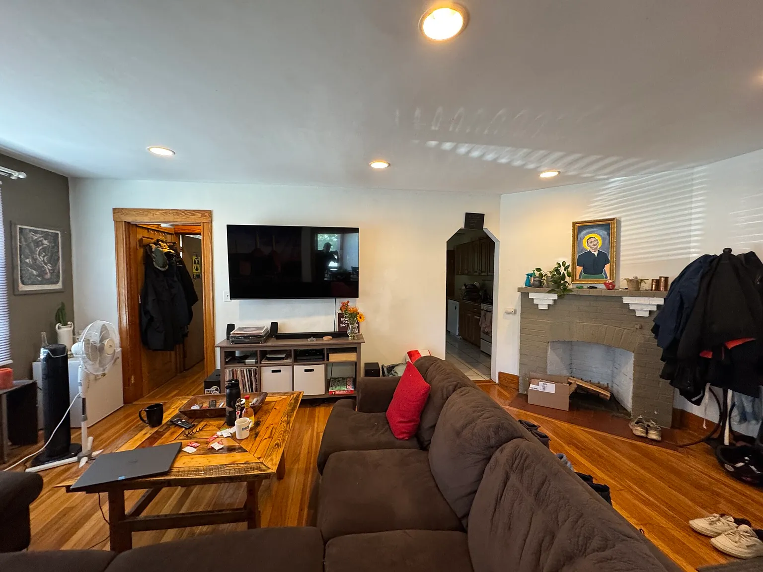 4 bed, 2.0 bath, $3,500 — Photo 4