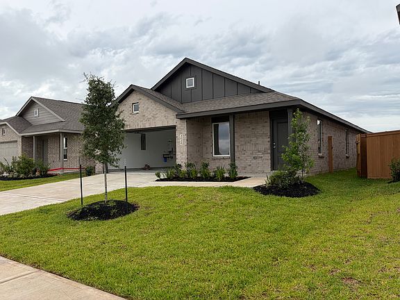 2nd image of 3020 Huntersville Dr