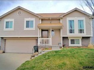 8310 Hanover St, Omaha, NE 68122