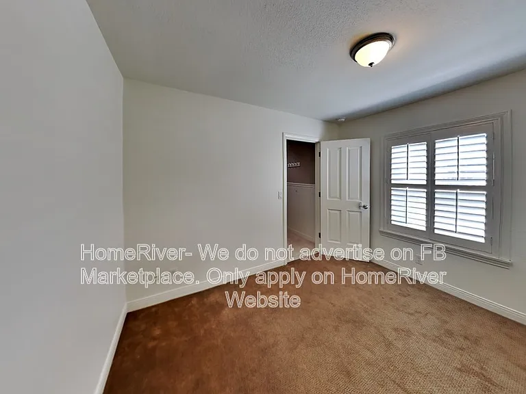 2220 Cannes Sq — Photo 14
