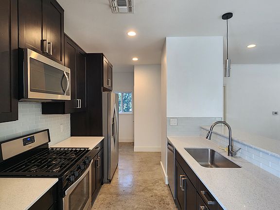 3rd image of 2101 Montopolis Dr Unit 18