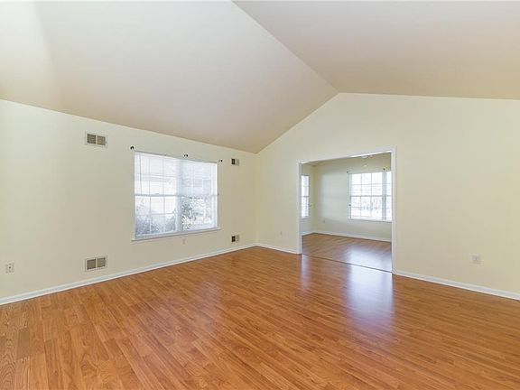 3rd image of 2422 Woodbine Ln