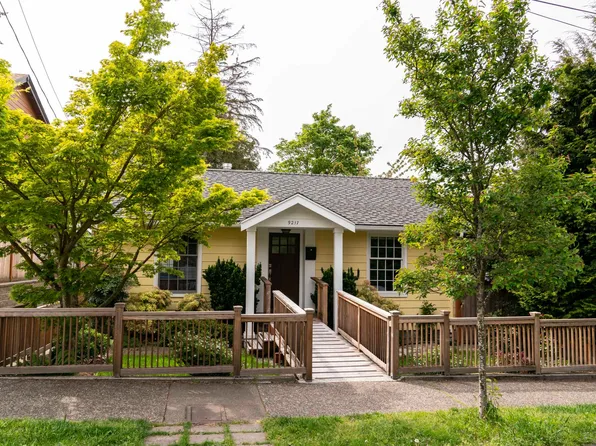9217 8th Ave NE, Seattle, WA 98115