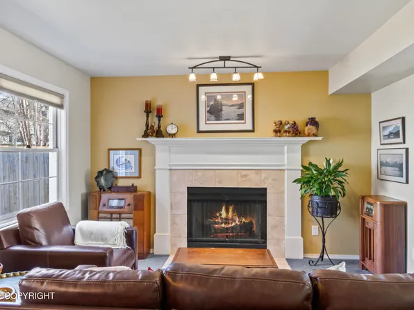 2915 Chesapeake Ave, Anchorage, AK 99516