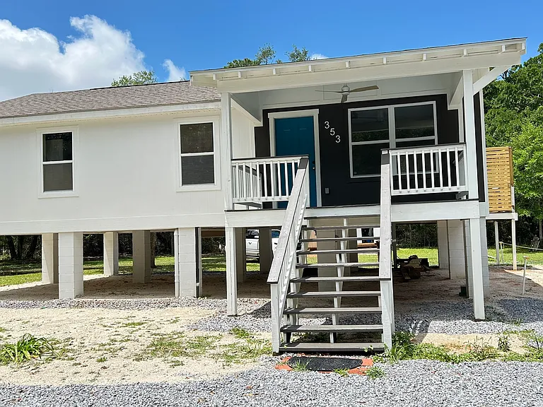 353 Courtenay Ave — Photo 1