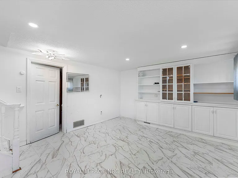 35 Eugene St — Photo 31