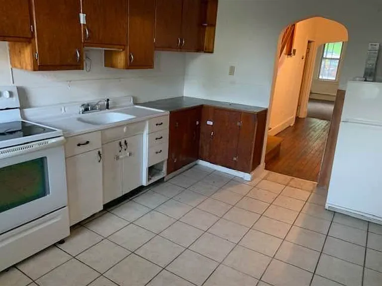 306 E Columbia Ave — Photo 3
