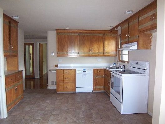 3rd image of 1139 Hickory Hill Dr