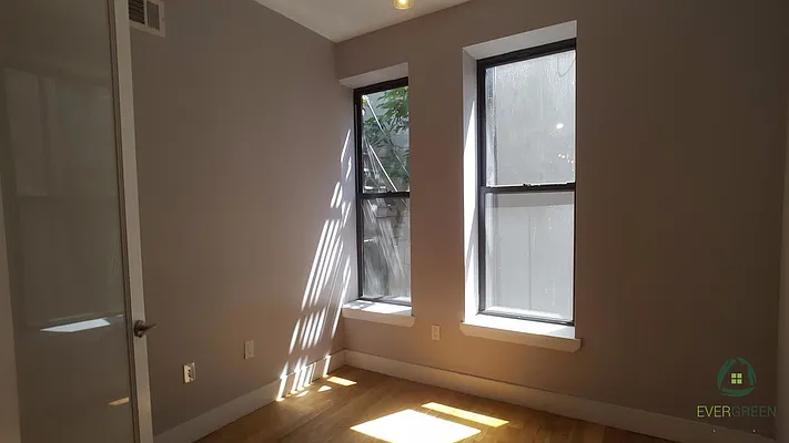 Rented by Evergreen Apartments BK | media 49