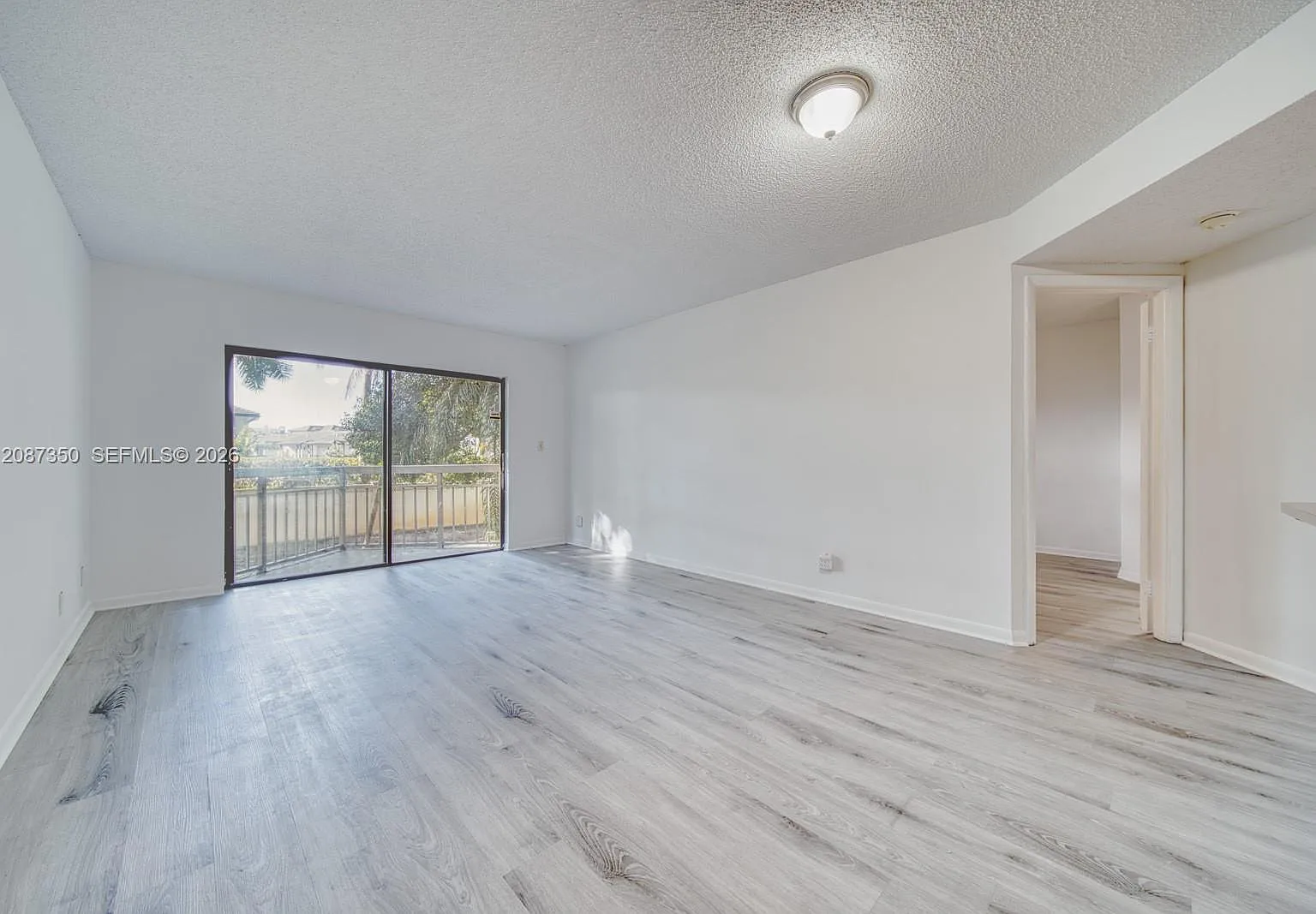 Las Vistas At Doral Condo — Photo 4