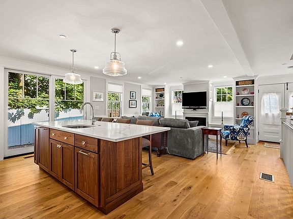 2nd image of 86 Prospect St #86