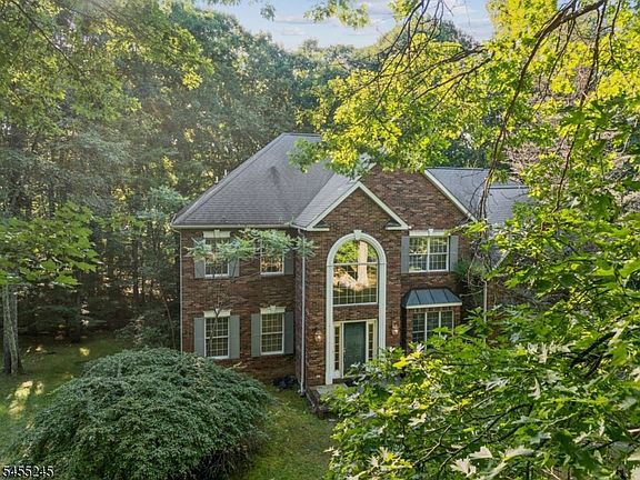 2nd image of 28 Crystal Rock Rd