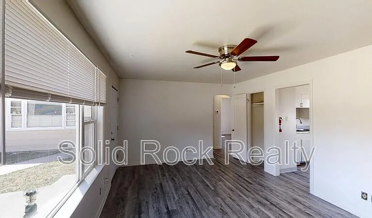 1216 Janes Ln — Photo 8