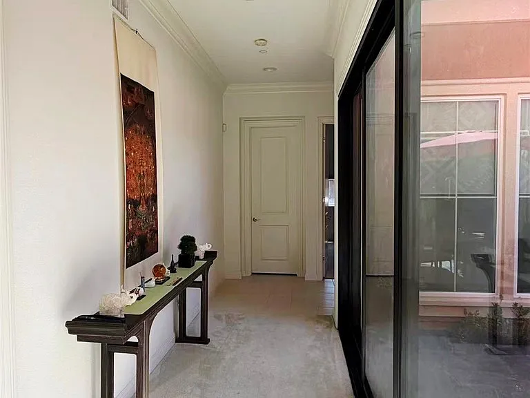 12 Dahlia — Photo 3