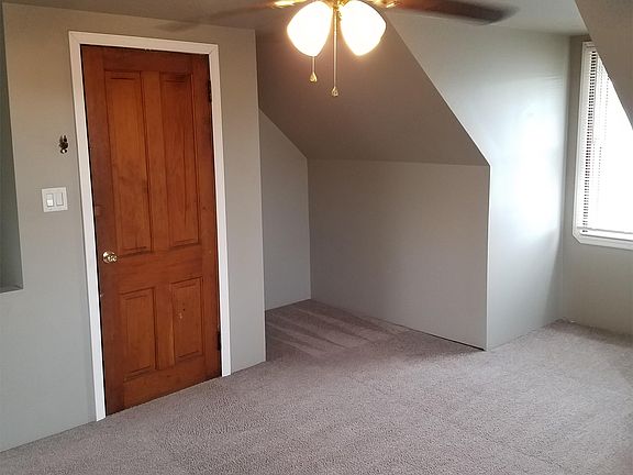 4th image of 420 Ash St