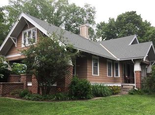 206 SW 9th St, Oak Grove, MO 64075