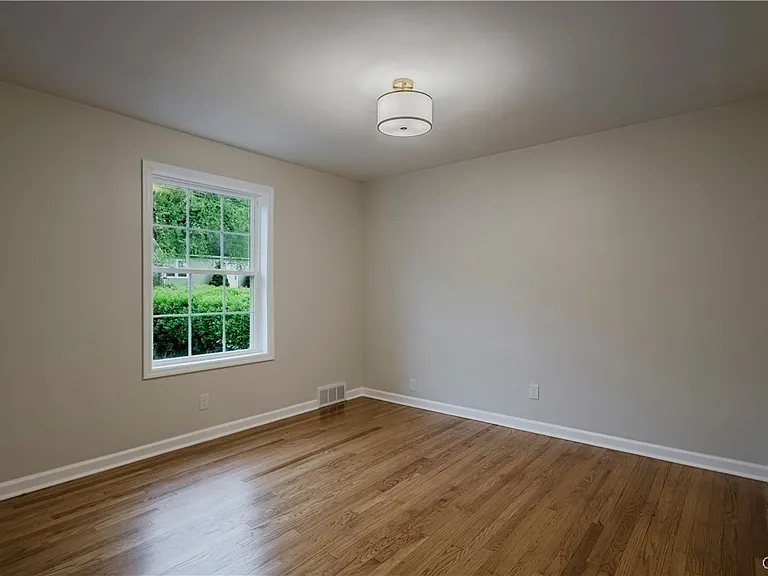 8 Terrace Hill Dr — Photo 28