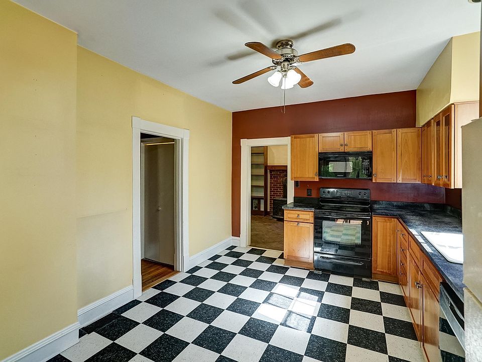 10th image of 1421 Arrington Rd