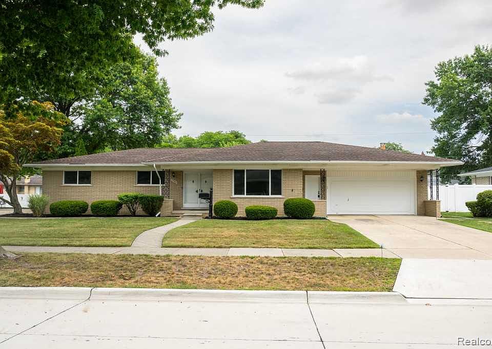 1st image of 32400 Northampton Dr
