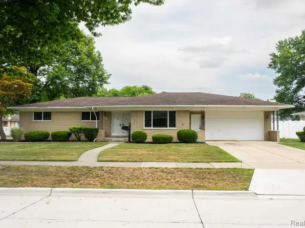 32400 Northampton Dr, Warren, MI 48093