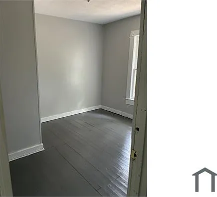 1904 Riverside Dr — Photo 3