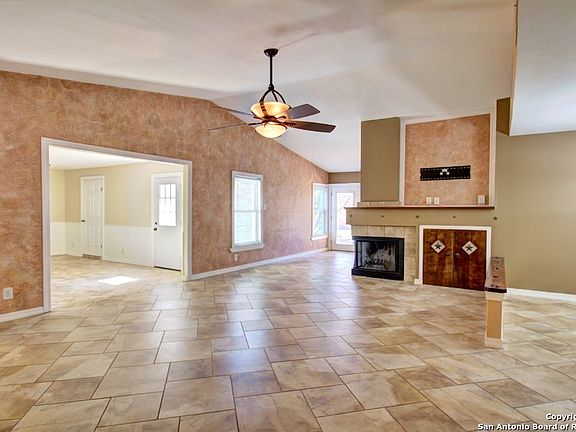 4th image of 10430 Country Bluff