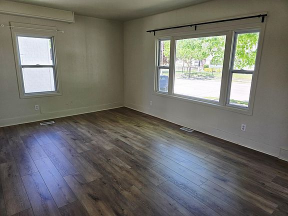 2nd image of 812 2nd Ave NE
