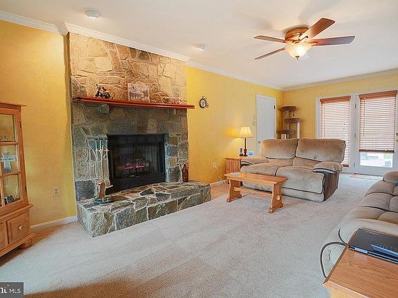 4th image of 2 Reeny Cir