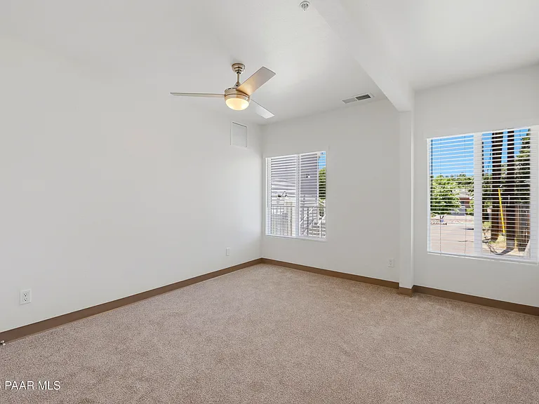 533 W Gurley St #4 — Photo 6