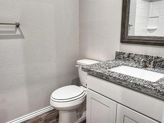 4th image of 9595 Darkwood St