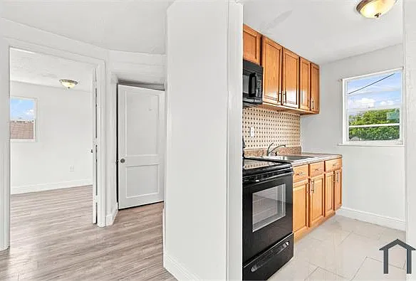 1 bed, 700 sqft, $1,500 — Photo 3