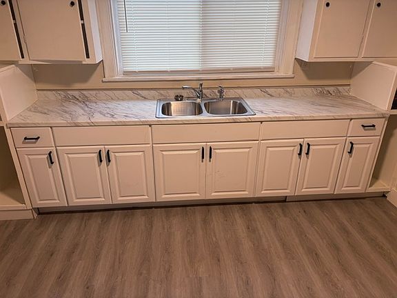3rd image of 122 Richfield Ave Floor 1