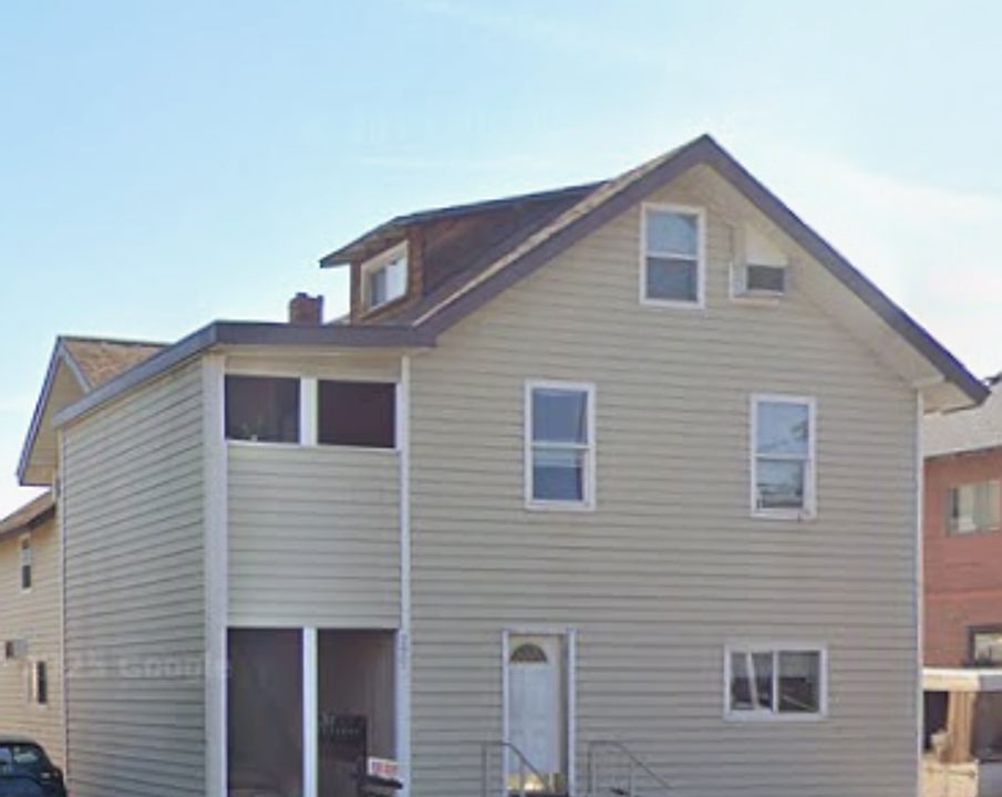 2nd image of 227 S Chelan Ave #5