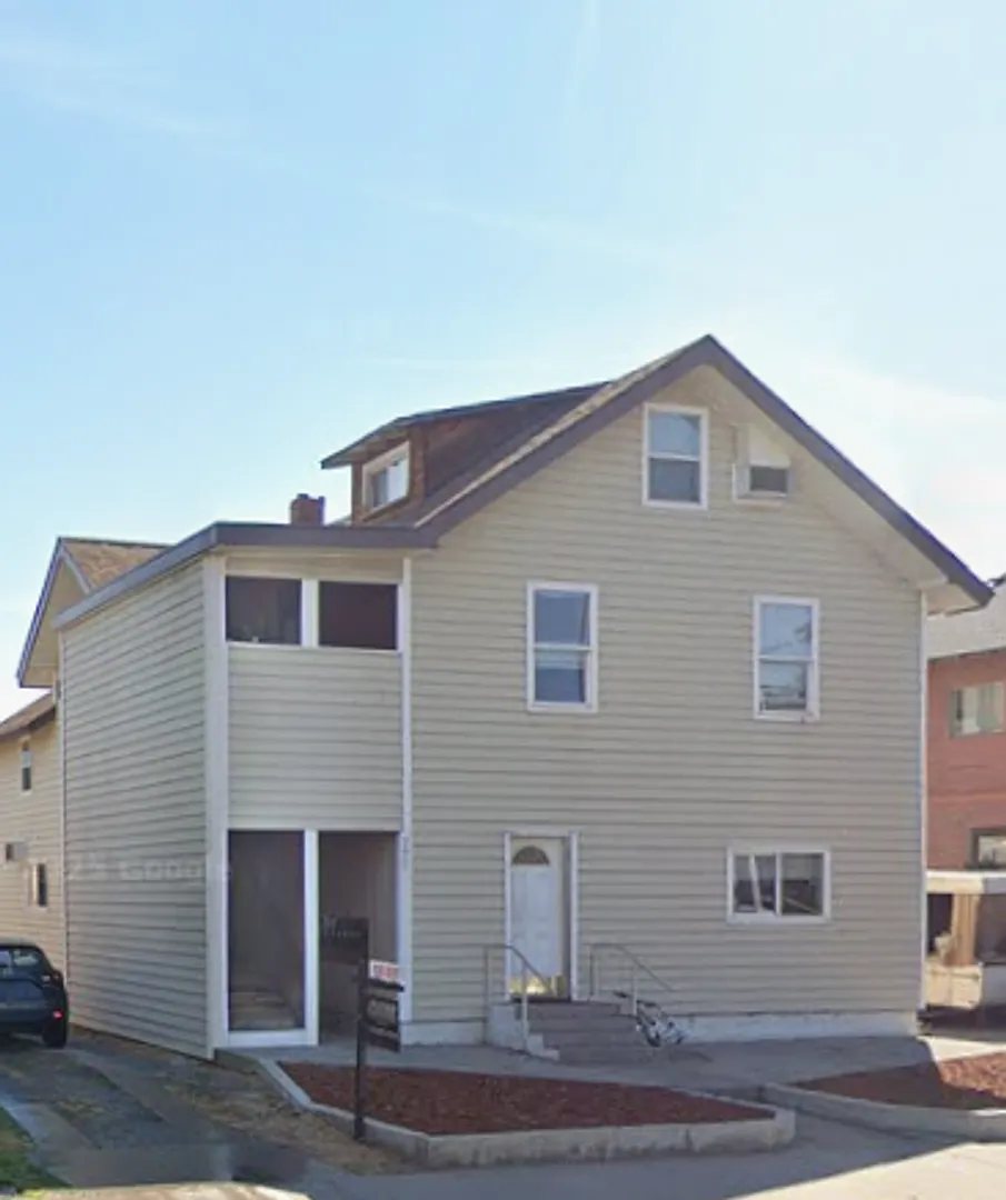 Building Photo - 227 S Chelan Ave