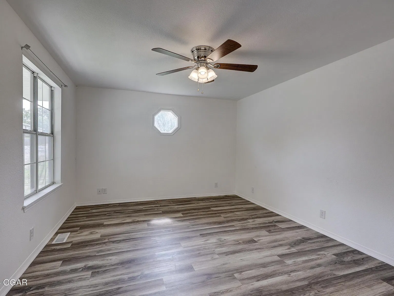 3 bed, 2.0 bath, 1200 sqft, $1,295 — Photo 3
