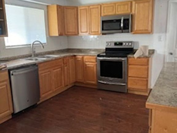3rd image of 1112 N Thomas St