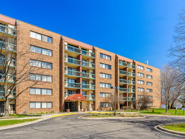1800 Huntington Blvd APT 412, South Barrington, IL 60169